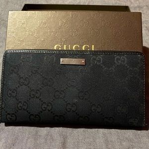 Authentic Gucci Zippy Wallet